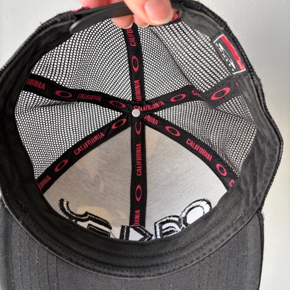 Oakley Green Camo Cap with Black Mesh Mens hat - Picture 4 of 7